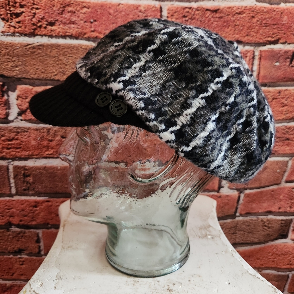 Winter hat - Picture 3 of 8